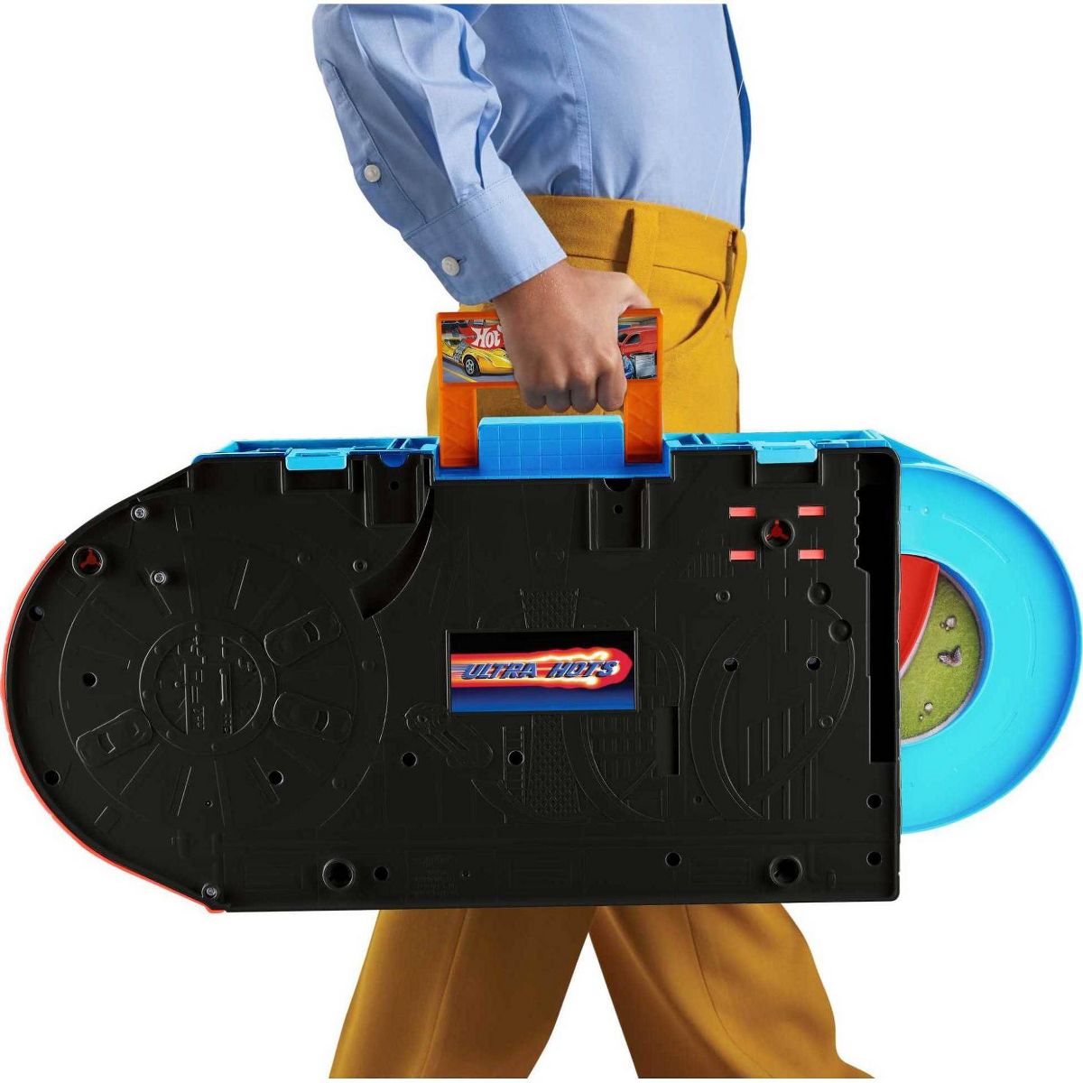 Hot Wheels Ultra Hots Sto & Go Track Set - 6 Piece + Flying Customs Retro Playset with 5 Die-Cast Cars